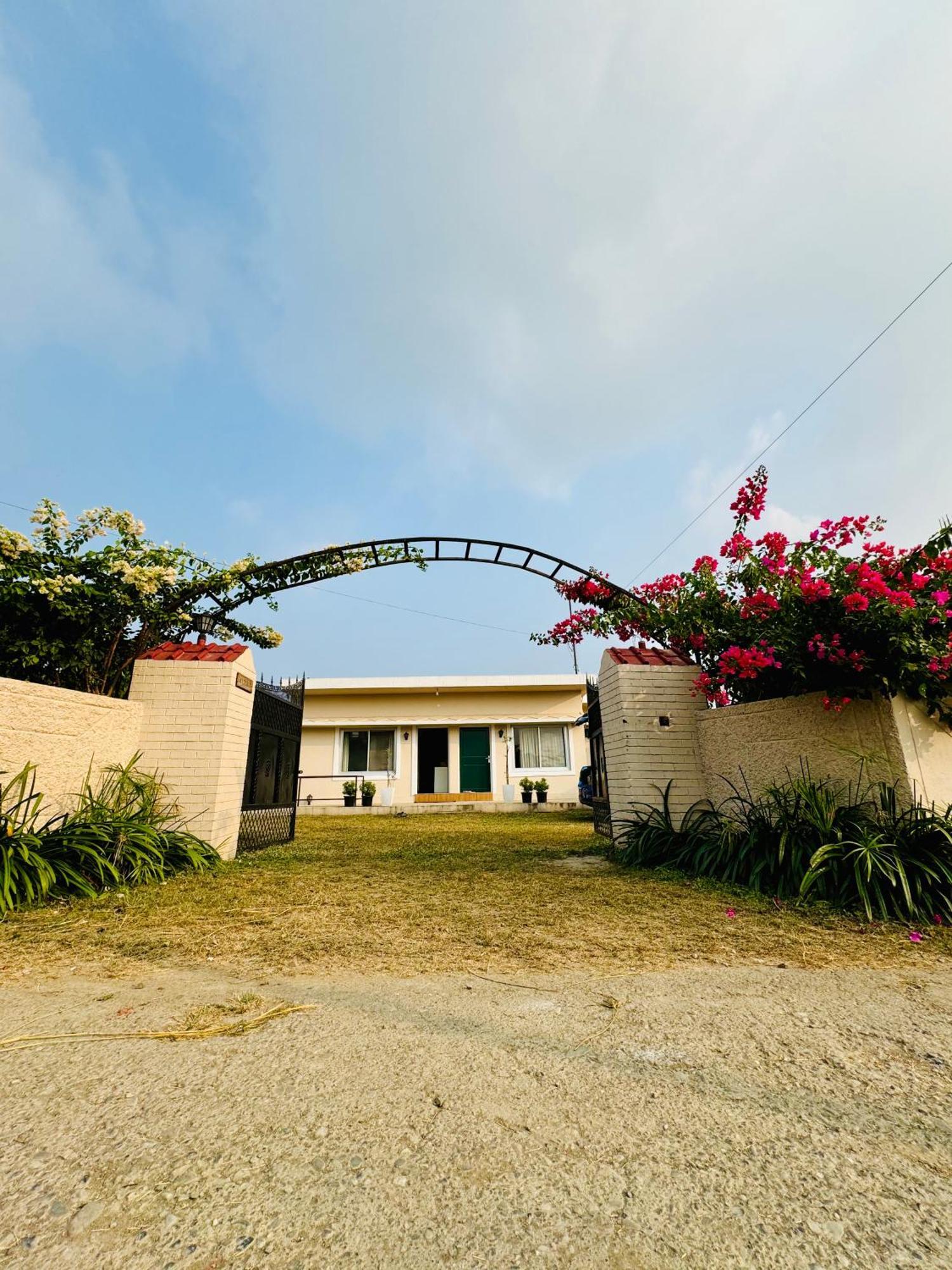 The Bougainvillea Cottage Farmstay Near Dehradun , 2 Bedroom Private Cottage Next To Fields And Orchards With Hill Views 外观 照片